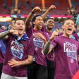 Jogadores do Burnley a celebrarem a subida à Premier League em Turf Moor