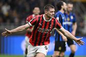 Jovic a celebrar o primeiro de dois golos no dérbi de Milão