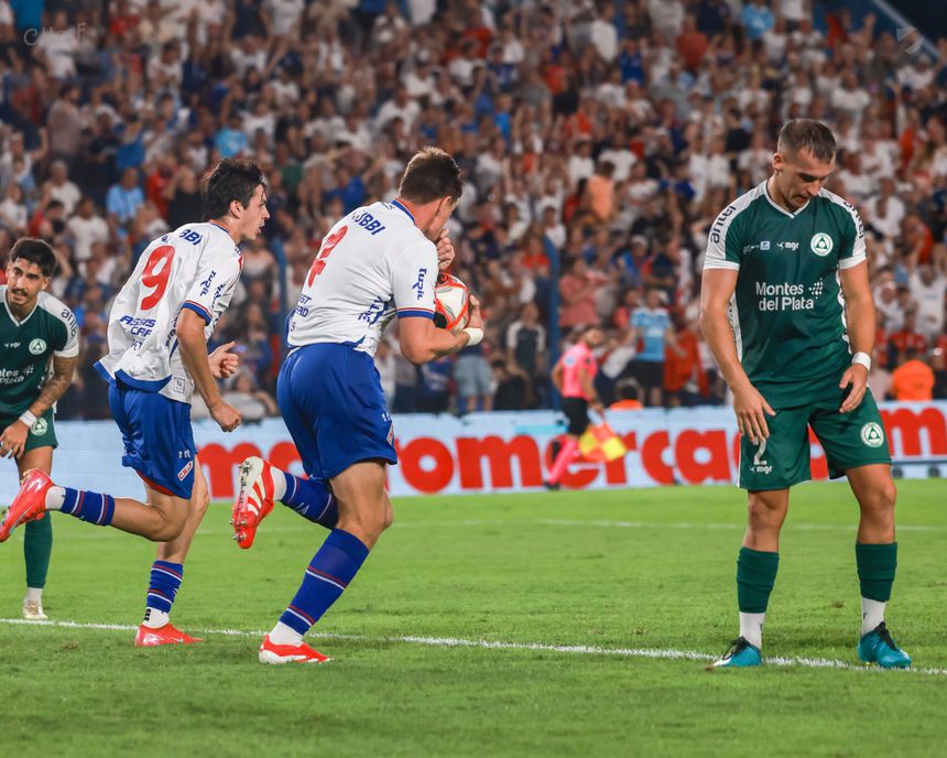 Coates a festejar um golo pelo Nacional (foto de arquivo: Nacional/X)