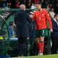 Cristiano Ronaldo a cumprimentar Roberto Martínez, em Alvalade, nos 'quartos' com a Dinamarca