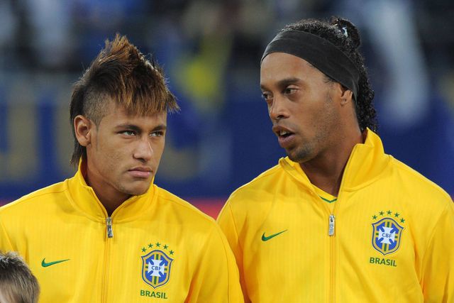 Ronaldinho e Neymar foram colegas de equipa na seleção do Brasil