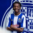 Lausley Julião assina contrato de formação - Foto: FC Porto