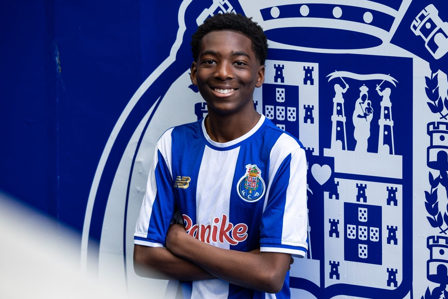 Lausley Julião assina contrato de formação - Foto: FC Porto