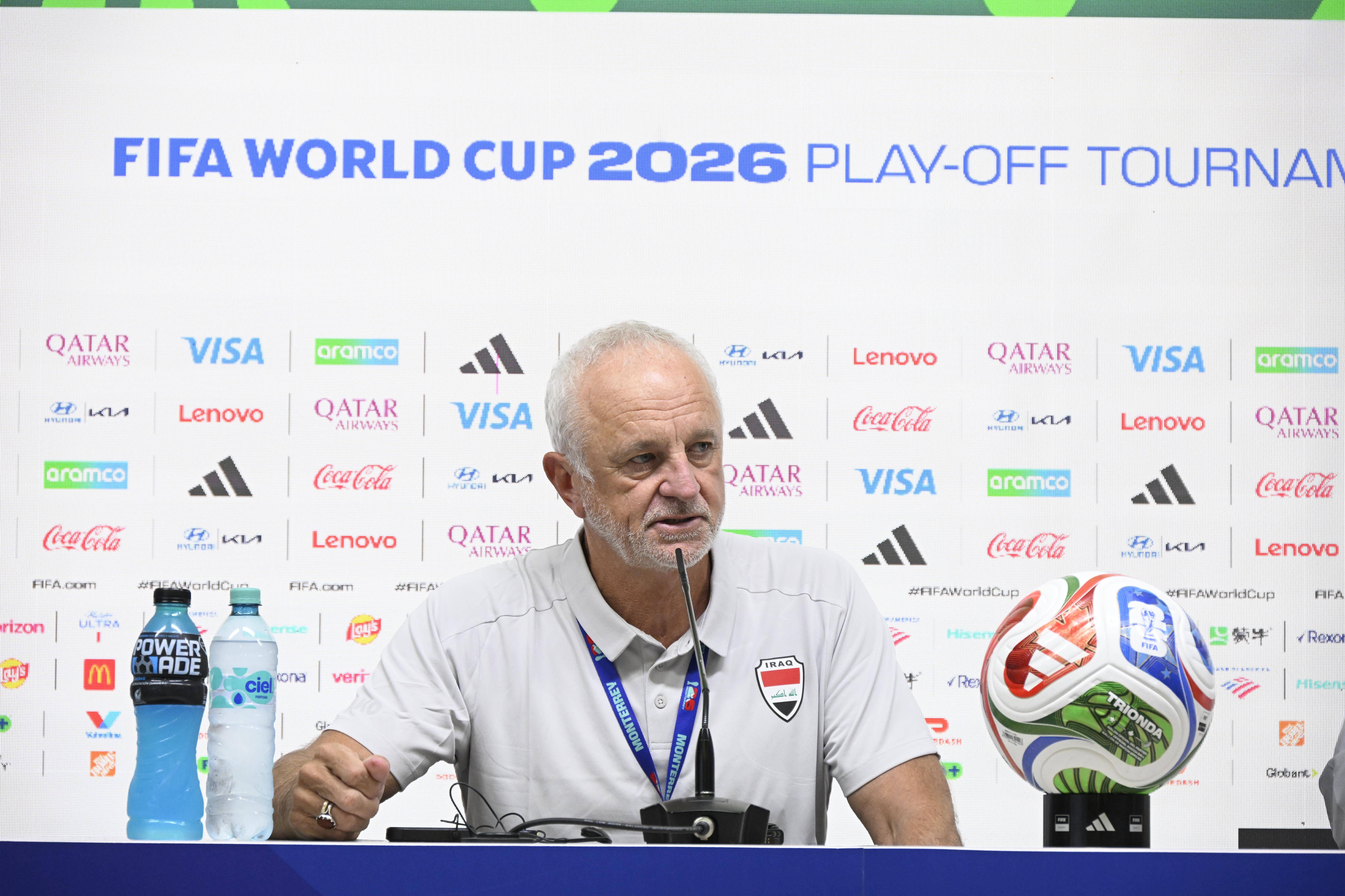 Graham Arnold, selecionador do Iraque - Nacionalidade: Australiana