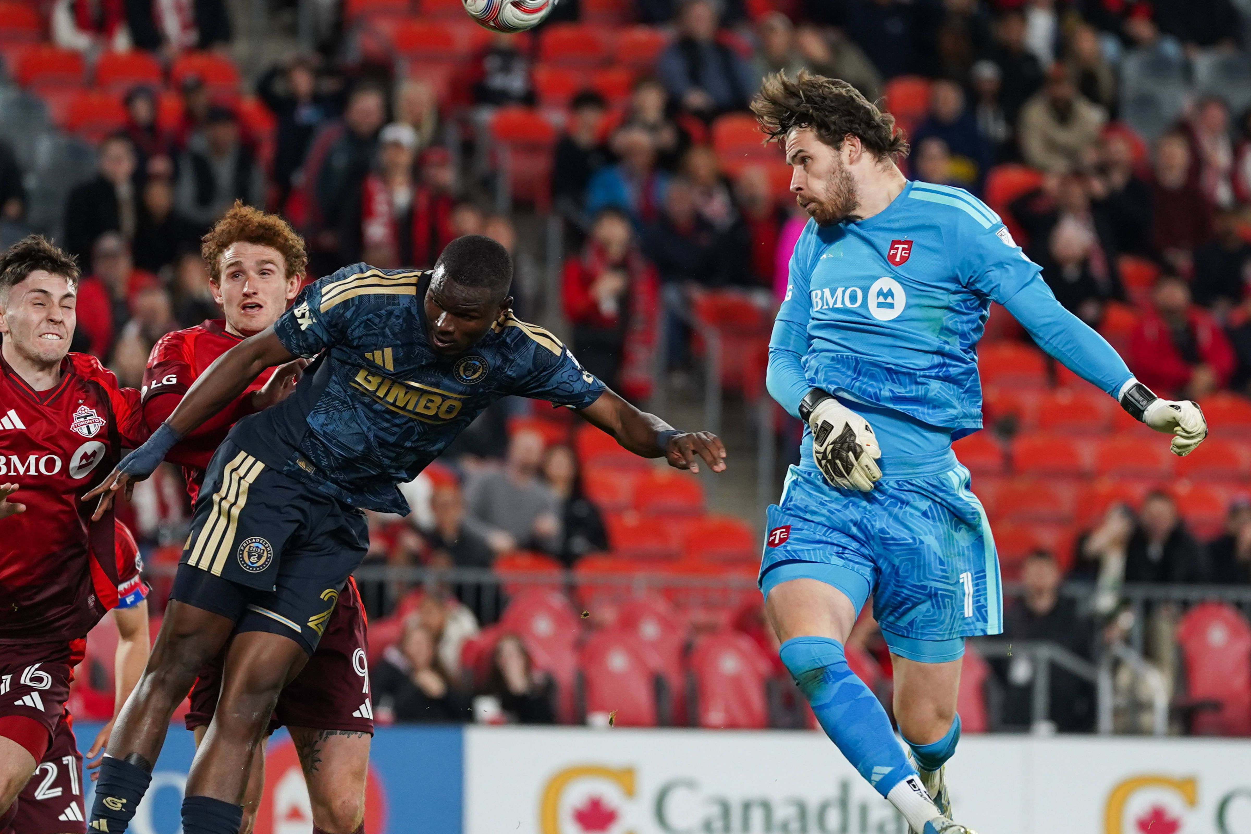 Guarda-redes do Toronto, Luka Gavran, marca aos 90+6