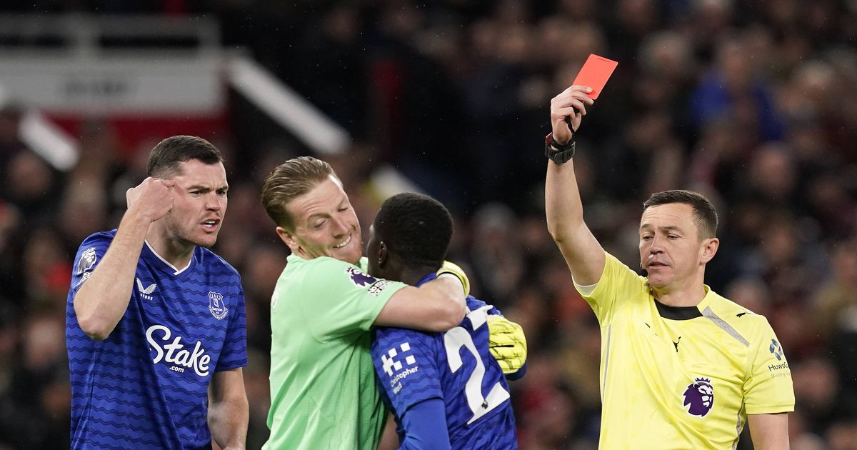 São da mesma equipa? Estes companheiros não olharam a clubes e lutaram entre eles