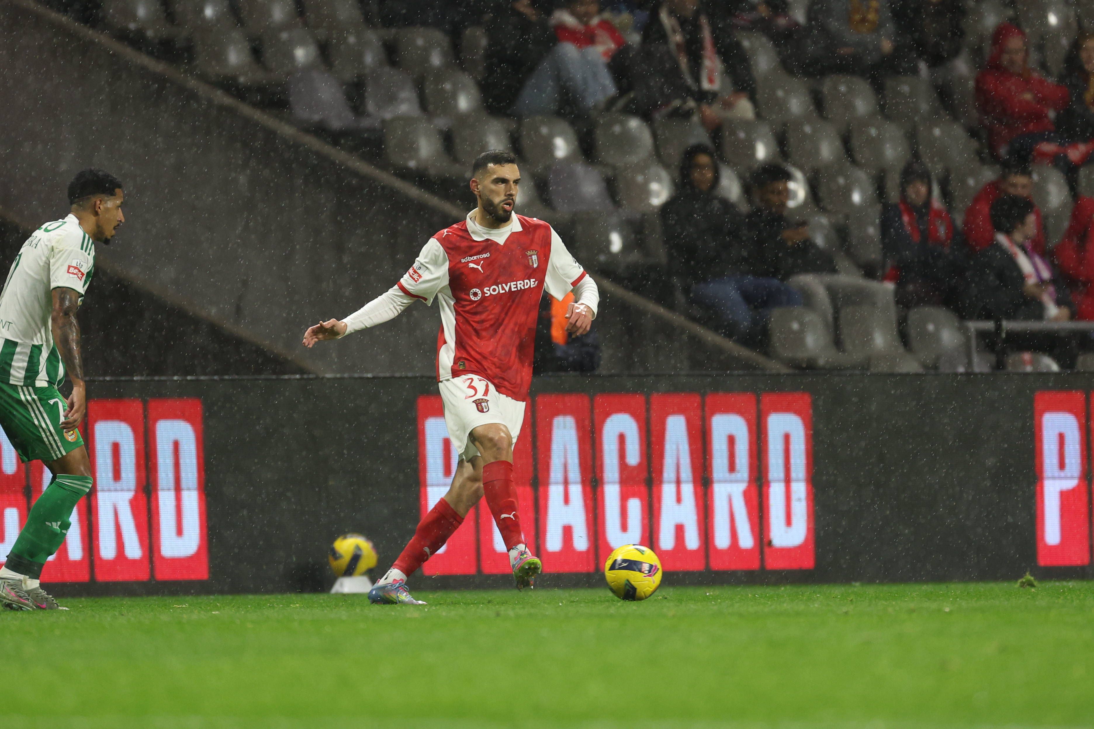 Adrian Barisic vai ser operado e além de falhar o resto da época no SC Braga é baixa garantida para a Bósnia no próximo Mundial