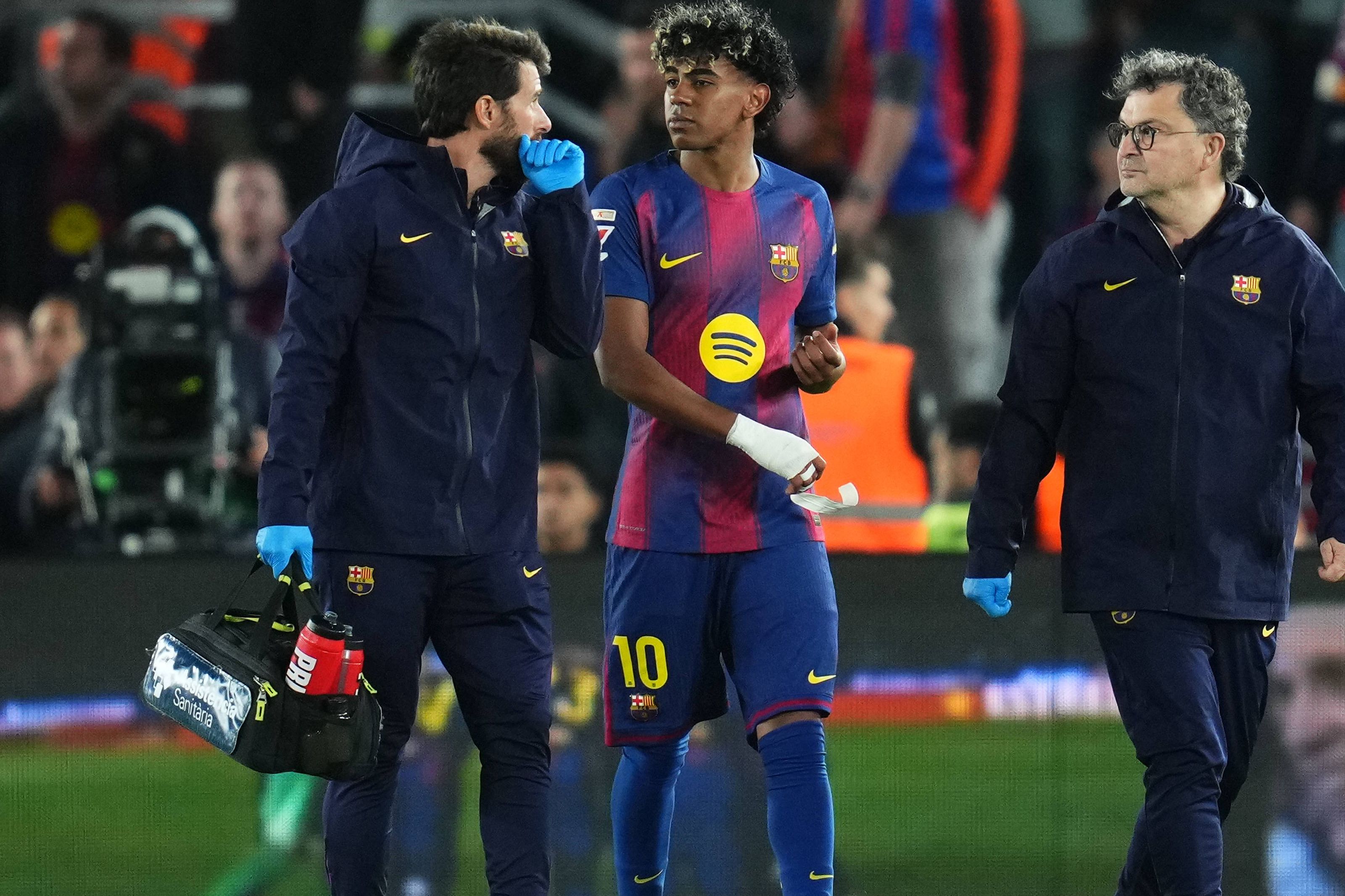 Lamine Yamal obrigado a sair por lesão