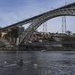 Um homem desaparecido e dois feridos em naufrágio no rio Douro