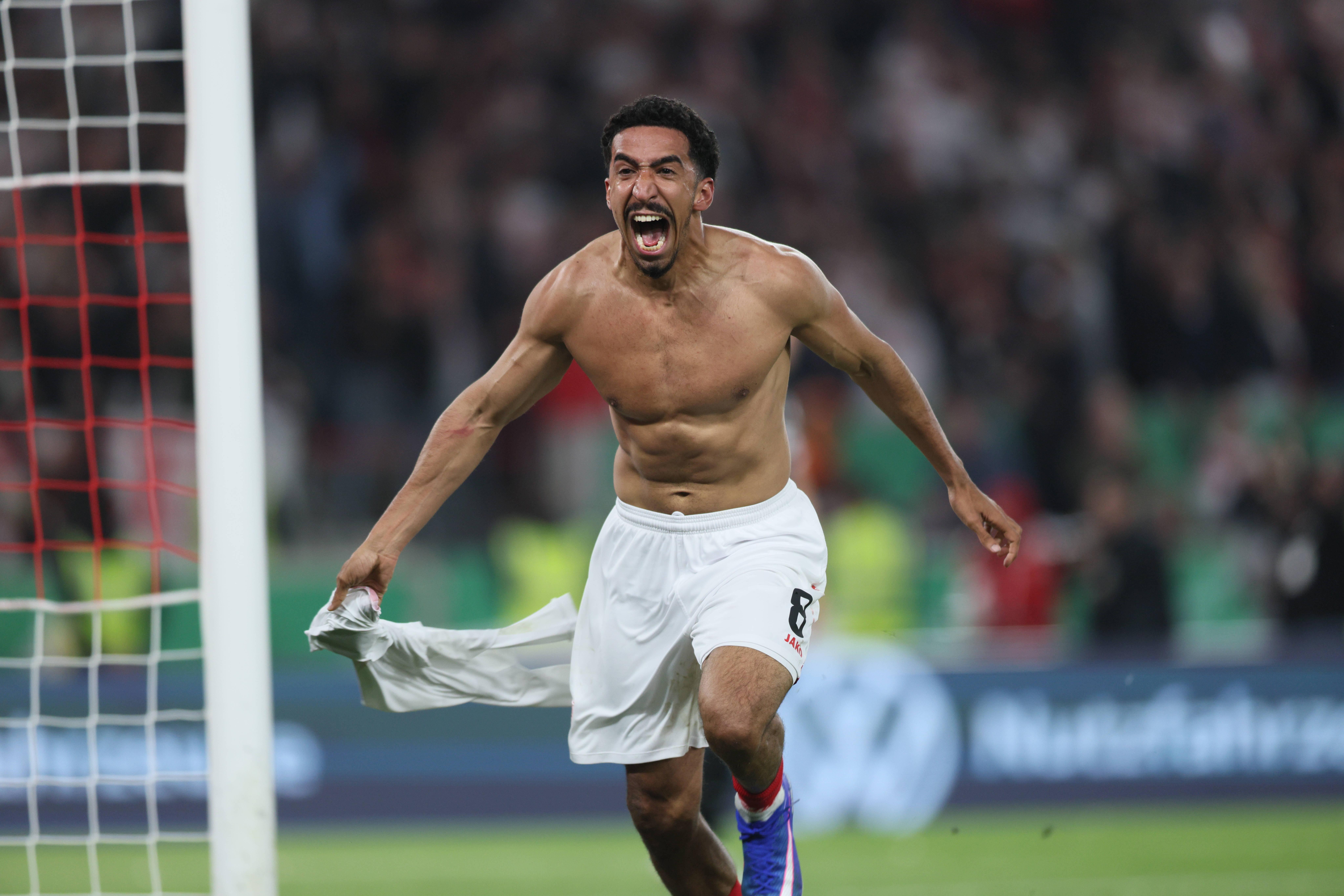 Tiago Tomás tirou a camisola nos festejos e viu o cartão amarelo