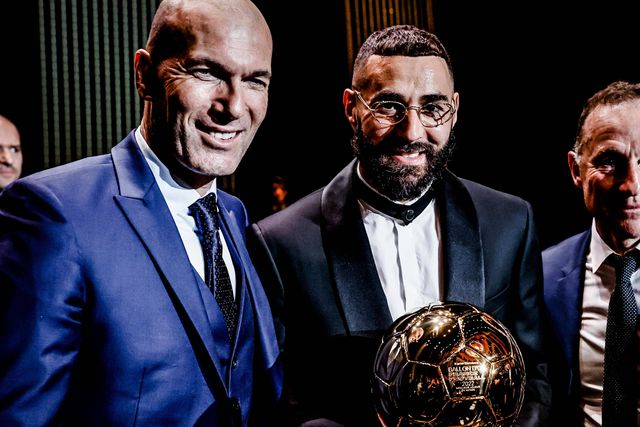 Karim Benzema foi treinado por Zidane no Real Madrid e venceu a Bola de Ouro em 2022