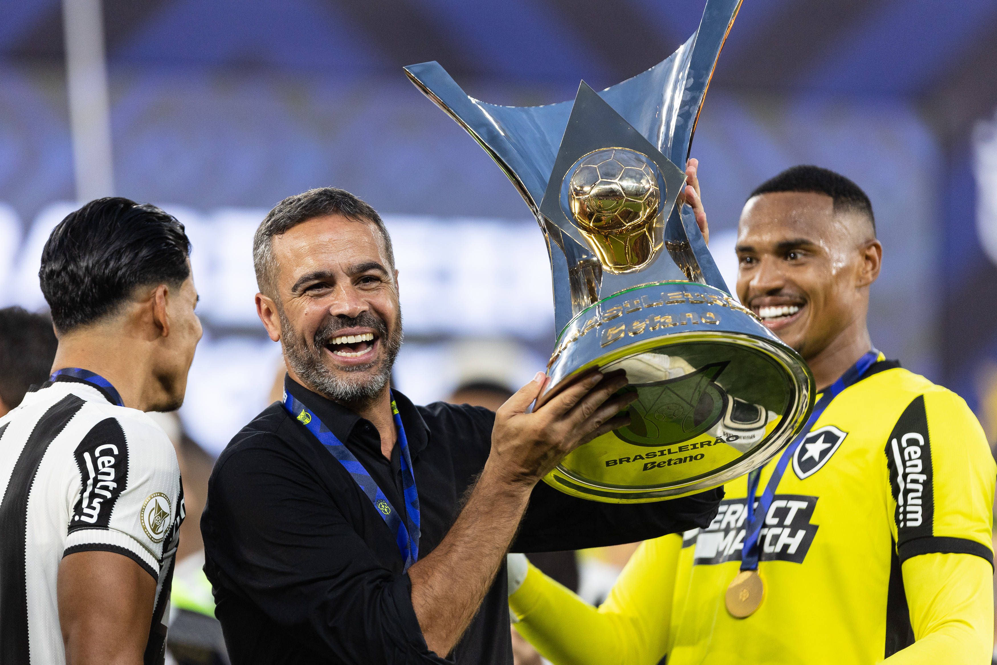 Artur Jorge venceu o Brasileirão e a Libertadores em 2024 com o Botafogo, de Textor