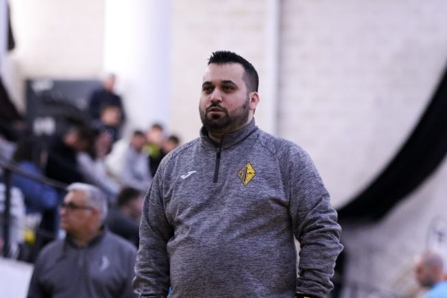 Alcides Lopes assumiu o comando técnico   da equipa de Carcavelos esta época - Foto:  Facebook/Alcides Lopes