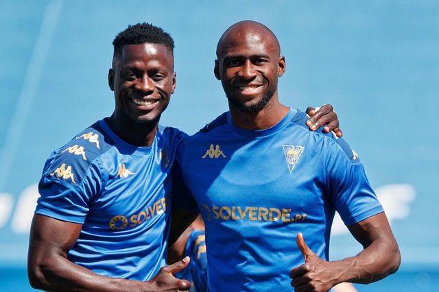 Estoril: Mor Ndiaye de saída e meio-campo em reformulação