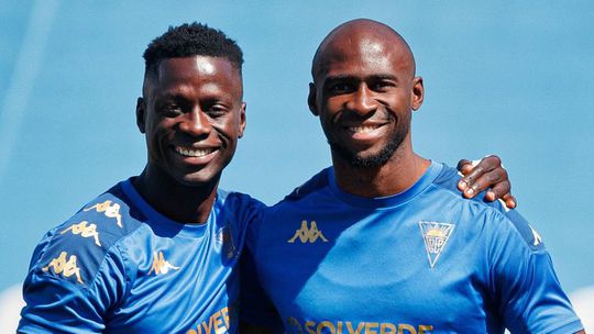 Estoril: Mor Ndiaye de saída e meio-campo em reformulação