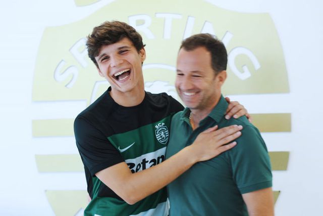 O sorriso de Quaresma ao renovar pelo Sporting