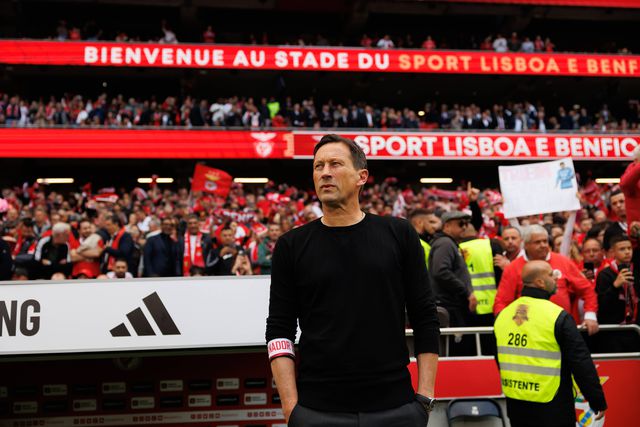 Como se resolve a situação de Roger Schmidt com os adeptos?