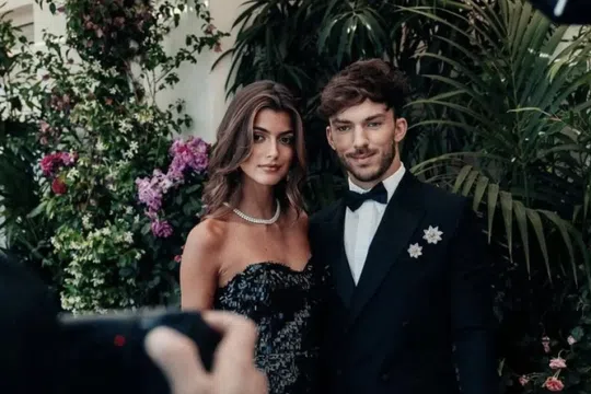 Pierre Gasly e Kika Cerqueira Gomes deslumbraram em Cannes