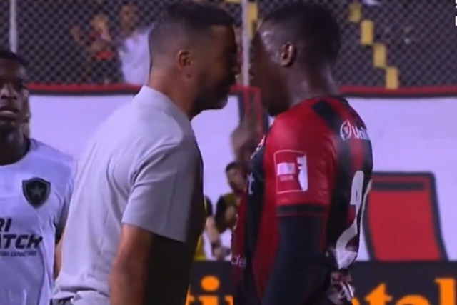 Vídeo: Artur Jorge exaltado com jogador adversário