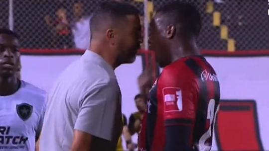 Vídeo: Artur Jorge exaltado com jogador adversário