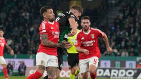 Sporting e Benfica empatados na equipa do ano