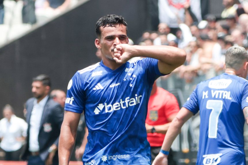 Kaiki, 22 anos, lateral-esquerdo do Cruzeiro