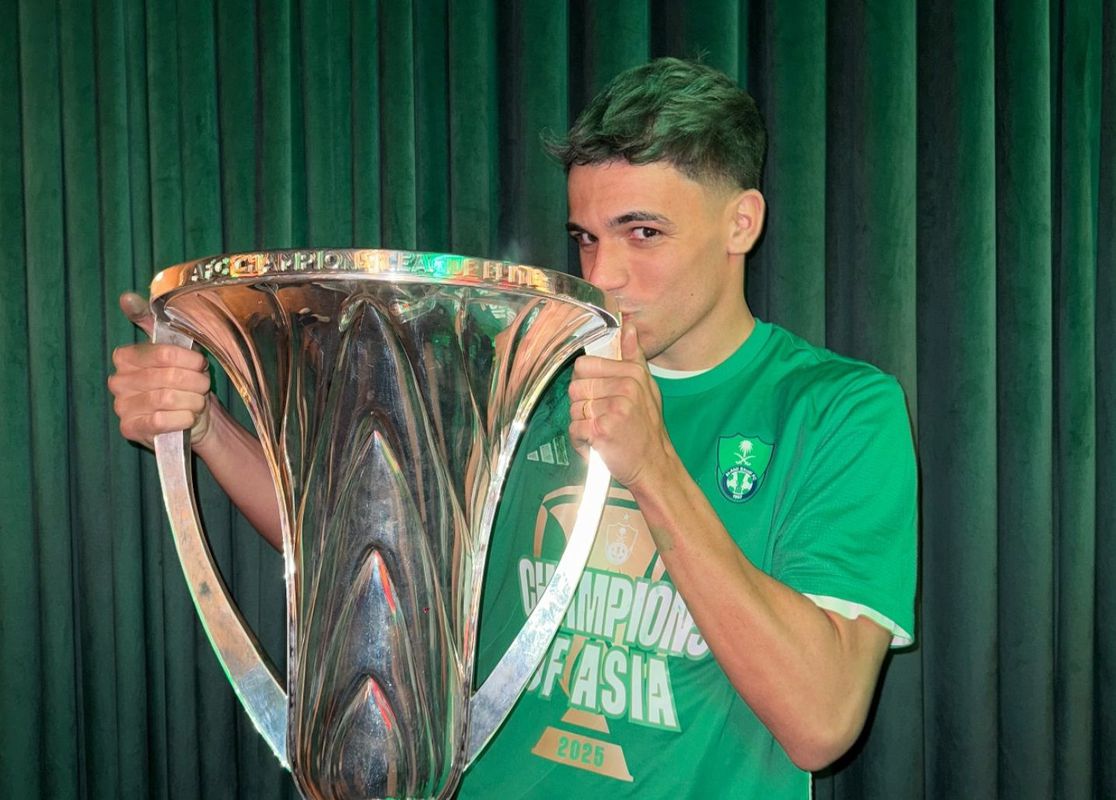 Mercado FC Porto: dragões correm sozinhos por Gabri Veiga