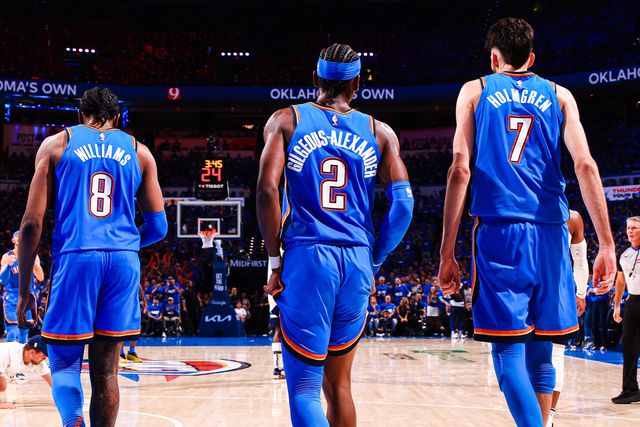 Shai Gilgeous-Alexander (centro) voltou a estar em destaque (Foto: Oklahoma City Thunder)