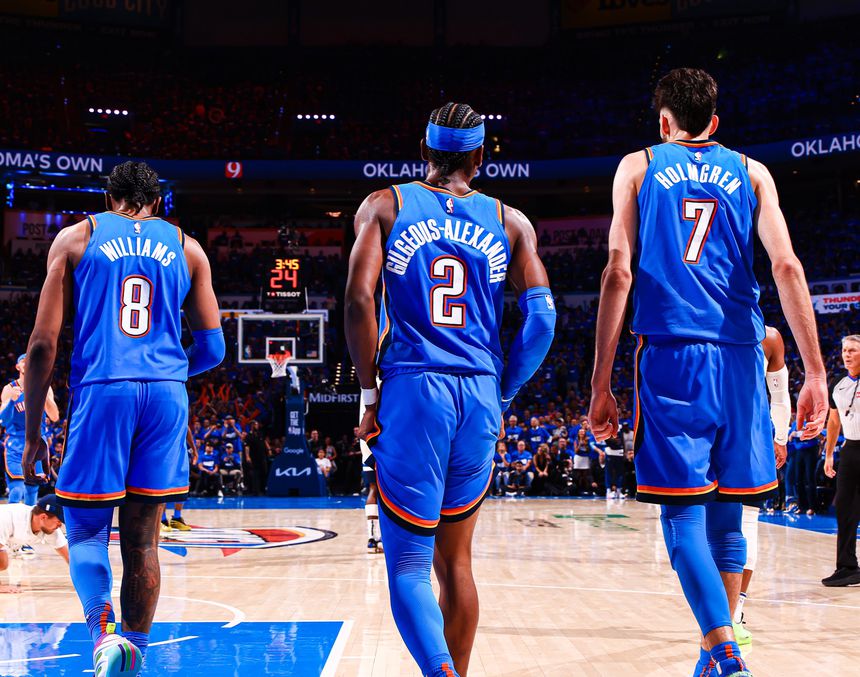 Shai Gilgeous-Alexander (centro) voltou a estar em destaque (Foto: Oklahoma City Thunder)
