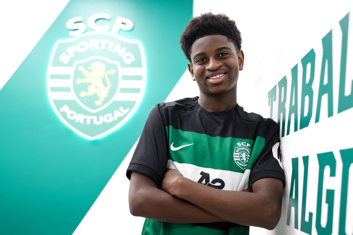 Aladje Mussa assina contrato com o Sporting