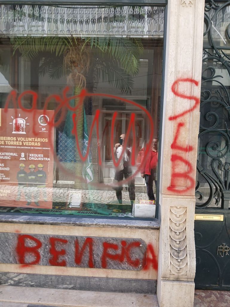 Núcleo sportinguista de Torres Vedras vandalizado. Foto: DR
