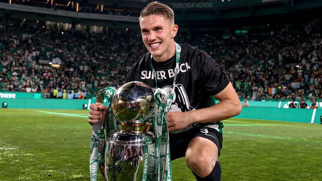 Gyokeres com a taça de campeão nacional