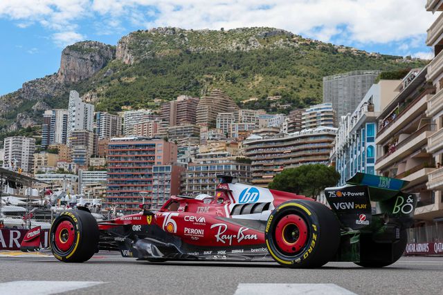 Leclerc faz o melhor tempo no seu 'jardim'