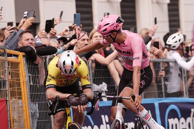 Giro: Van Aert e o sprint perdido para Pedersen: «Frustrante ter ficado tão perto...»