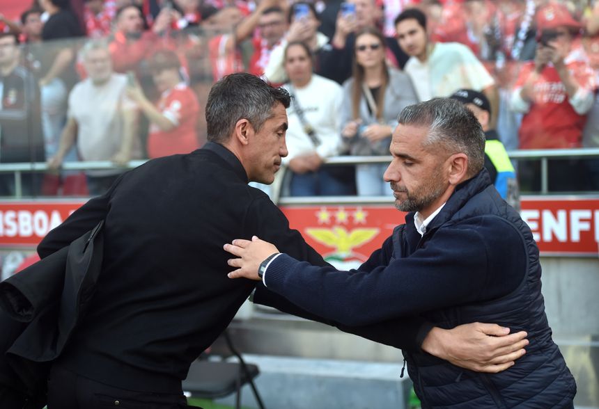 Bruno Lage e Rui Borges cumprimentam-se no recente dérbi disputado no Estádio da Luz (Foto: Miguel Nunes)