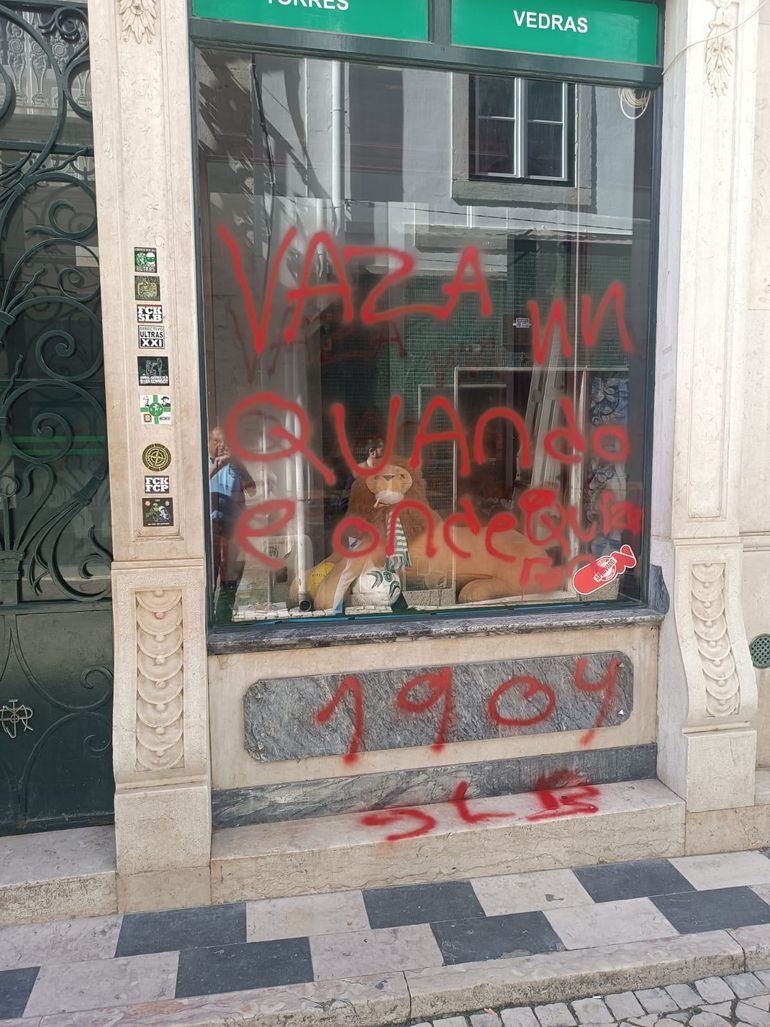 Núcleo sportinguista de Torres Vedras vandalizado. Foto: DR