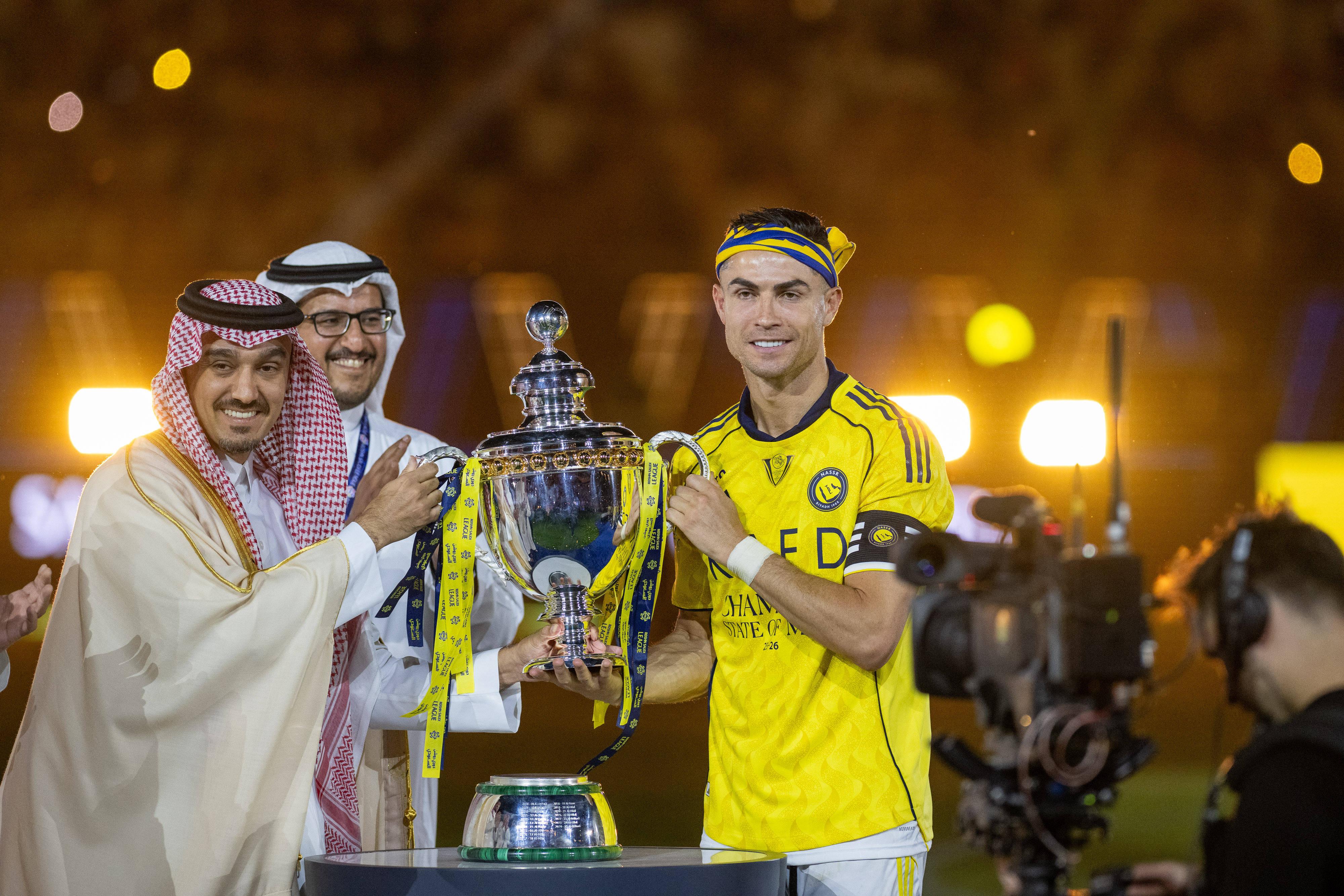 1 - Cristiano Ronaldo (futebol): 258 milhões de euros