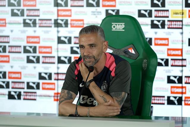 «Já põem meia equipa fora do Sporting e meia dentro»