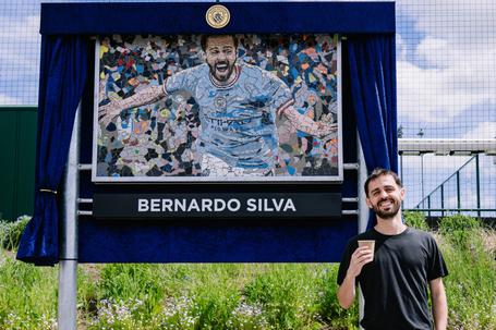 Mosaico de homenagem a Bernardo Silva - Foto: Manchester City/X