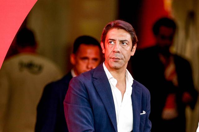 Domingo escaldante, dia M para o Benfica