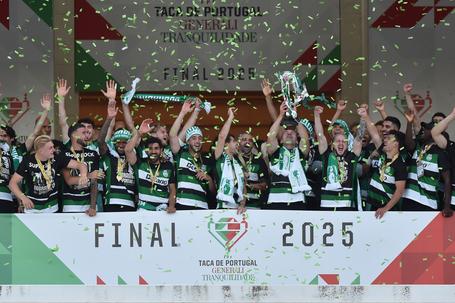 Sporting ergueu a Taça em maio de 2025 (MIGUEL NUNES)