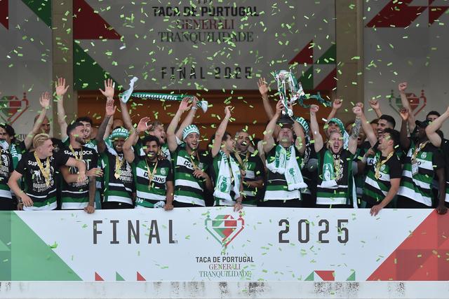 Sporting ergueu a Taça em maio de 2025 (MIGUEL NUNES)