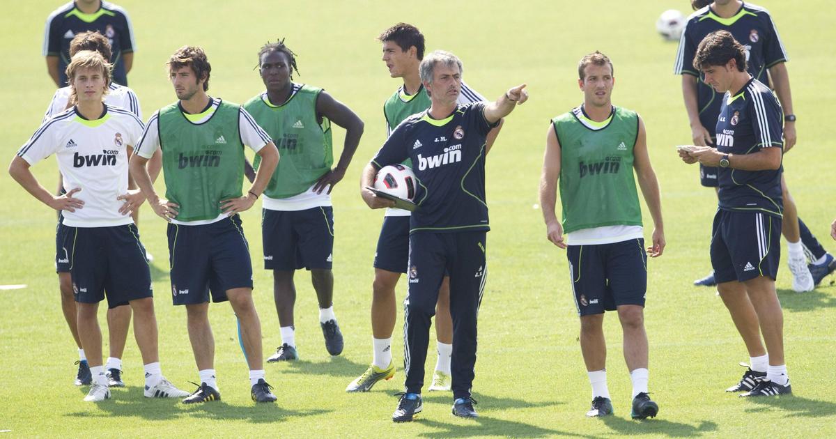 Van der Vaart foi dispensado por Mourinho mas admira-o: «Ficamos intimidados»
