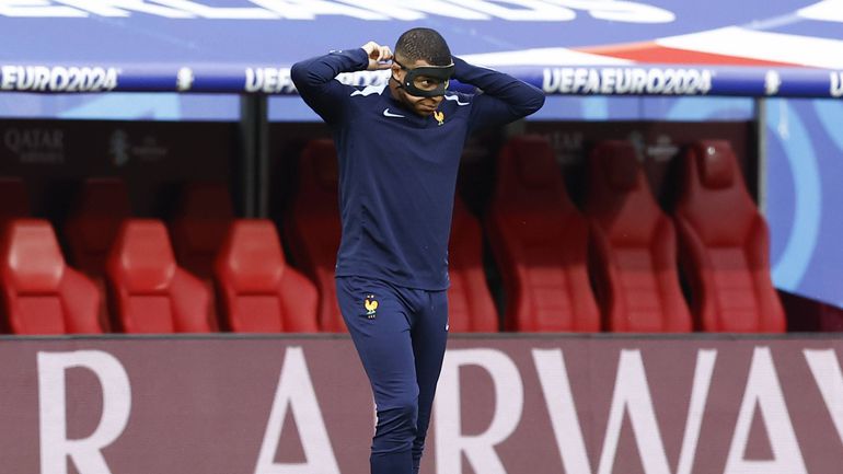 França garante que Mbappé já se habituou à máscara