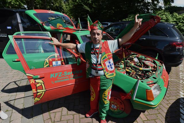 Como Cristiano Ronaldo só mesmo o carro de Costinha!