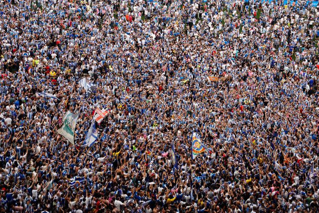 Adeptos do Espanhol invadem relvado para festejar subida (vídeos)