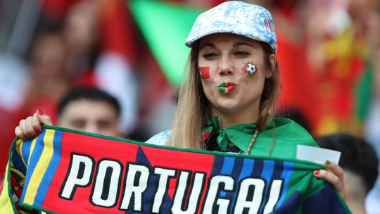 Ambiente arrepiante dos adeptos em Dortmund: «De Portugal eu sou» (vídeo)