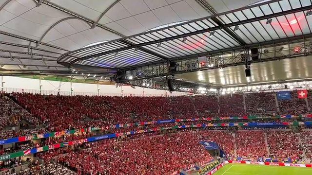 A festa dos adeptos suíços depois do golo