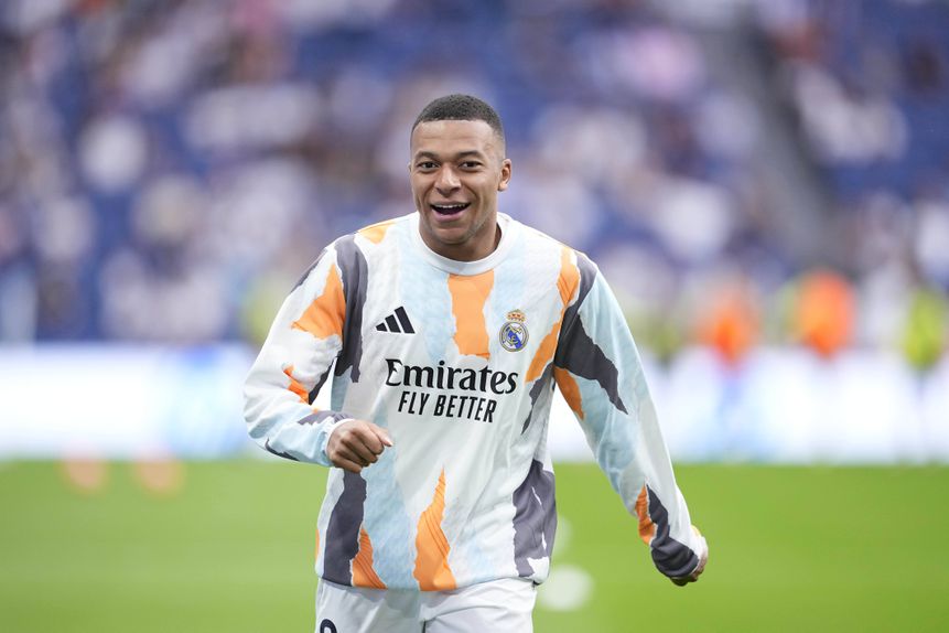 Kylian Mbappé durante o aquecimento do Real Madrid