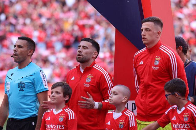 Anatoliy Trubin e Nicolás Otamendi Foto: IMAGO